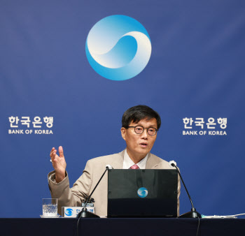 "집값 상승속도 빨라"…&apos;매파&apos; 발언에 "8월 인하 불확실"