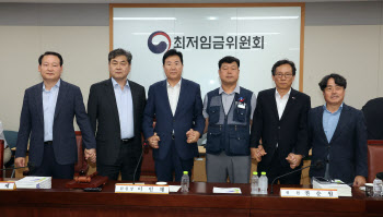 내년 최저임금 1만320원…17년만에 노사공 전격 합의(종합)