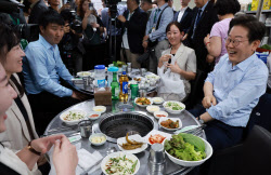 이재명 대통령, 퇴근길 깜짝 외식…“골목경제 살리는 한 끼 되길”