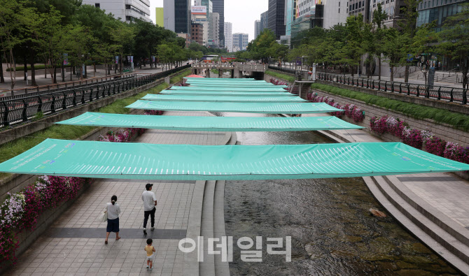 어서와, 청계천 그늘막으로                                                                                                                                                                         