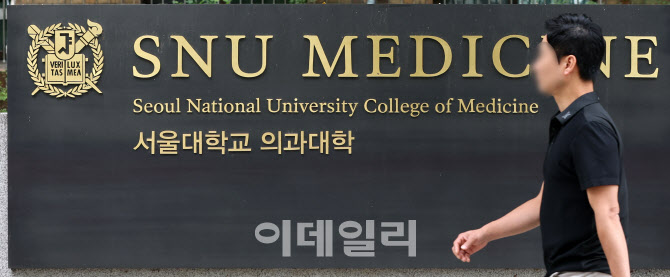 학교 떠난 의대생들, 17개월 만에 복귀 선언 