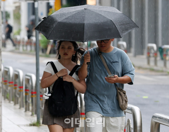 비와 함께 폭염주의보 해제된 서울                                                                                                                                                                  