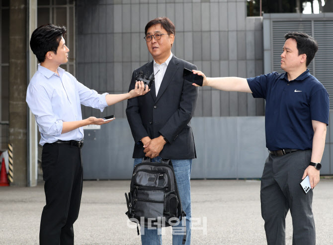  취재진에 발언하는 최휘영 문화체육관광부 장관 후보자                                                                                                                                              