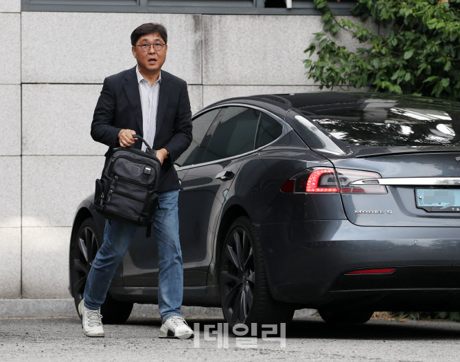  인사청문회 사무실 첫 출근하는 최휘영 장관 후보자                                                                                                                                                 