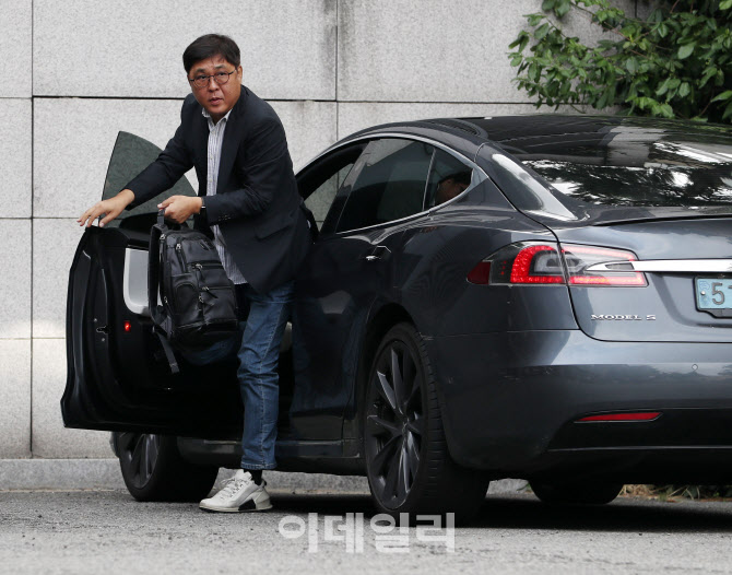  첫 출근하는 최휘영 문체부 장관 후보자