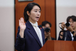 [포토]인사청문회, '강선우 여가부 장관 후보자 선서'