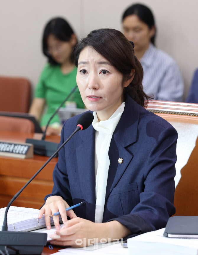 강선우, '저로 인해 논란 있던 점 송구...자신 돌아보는 시간'