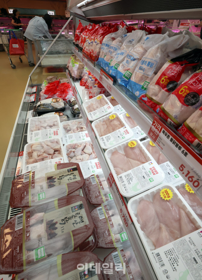 복날 앞두고 닭 가격 심상치 않네                                                                                                                                                                   