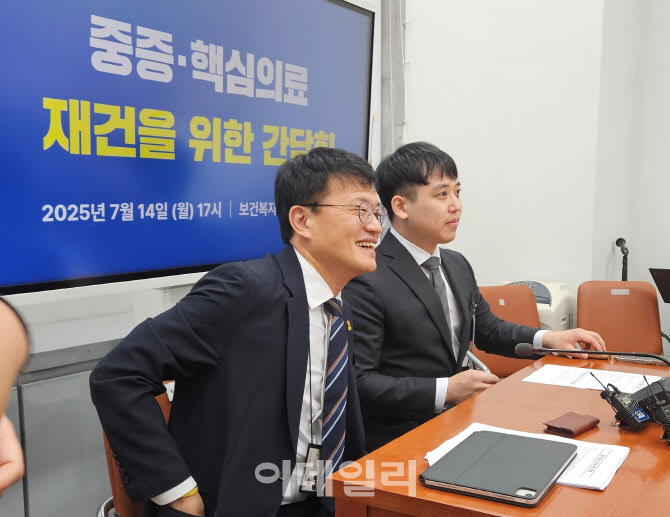 복귀 운뗀 전공의들, 국회는 "조속 복귀 기대" 화답