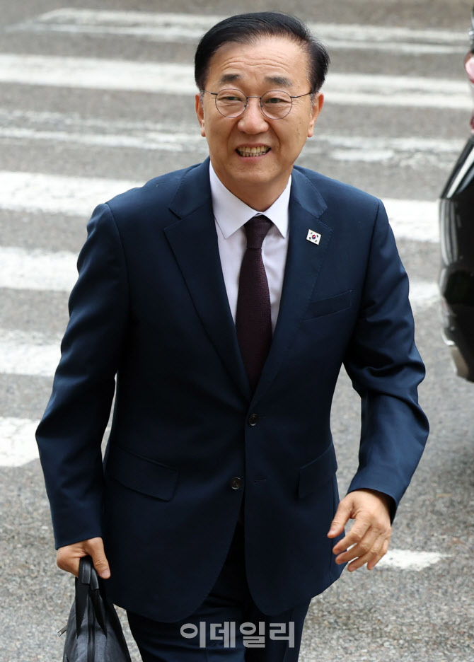 청문회 준비사무실로 출근하는 김윤덕 국토부 장관 후보자