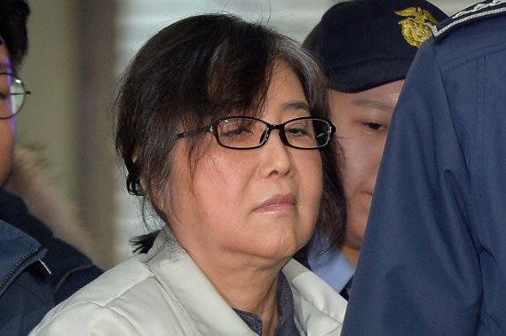 李 대통령, 정규재 '최서원 사면' 건의에 보인 반응