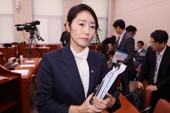 사과에도 풀리지 않는 갑질 의혹..고심 깊어지는 與