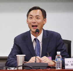 경찰, &apos;李대통령 유년 강력범죄 연루&apos; 주장 모스 탄 수사