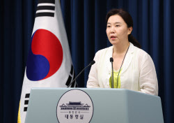 이 대통령, 금융위원장 깜짝 칭찬…“규제 효과 있었다”