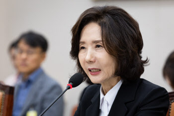 사퇴 요구에 선 그은 이진숙…”장관 잘할 수 있다”