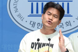 "좀비 영화 한 장면"…조갑제, 전한길 초청 국힘에 &apos;회생불가&apos; 진단