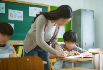 초4 조퇴 혼자 내보냈다고...“말려 죽이는 방법 안다” 협박