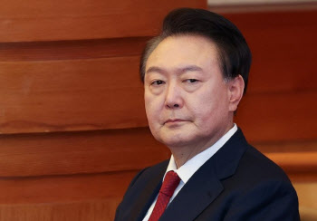 윤석열 "하루하루 힘들어" 옥중 편지 공개..."특검, 악의적"