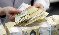 ‘관행적 일몰 연장’ 올해는 달라…신용카드 소득공제는?