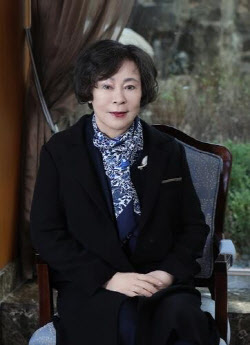 롯데그룹 상속녀 신영자, 730억원 주식 처분…무슨 일