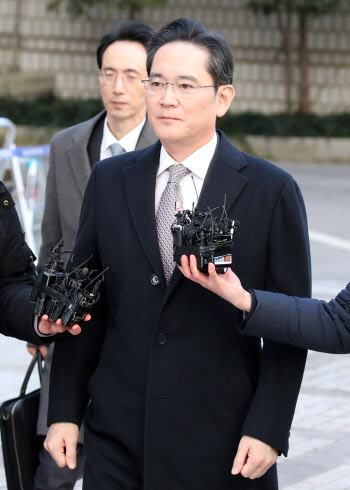 이재용 삼성 회장, 10년 사법 족쇄 모두 풀렸다