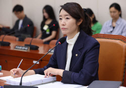 "동지들에게 갑질"…與 내부서도 강선우 부정여론 &apos;확산&apos;