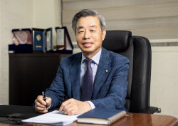 [동물약이 뜬다] 정병곤 동물약품협회장 “만성질환 약, 의료기기가 블루오션”④