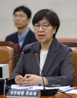 [포토]인사청문회, '답변하는 정은경 후보자'                                                                                                                                                    
