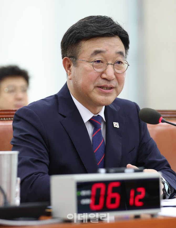 윤호중, '수사, 기소 분리는 검찰개혁의 원칙'                                                                                                                                             