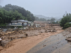 [속보]산청군 “산청읍 부리면 토사 유출로 3명 실종”