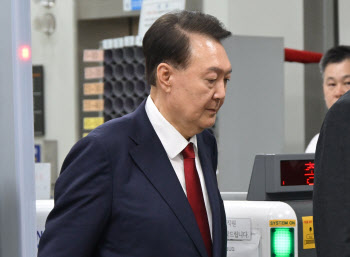 [속보]내란특검, 윤석열 전 대통령 구속기소