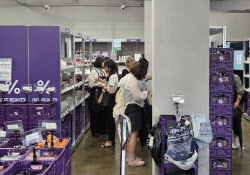 “샤넬 30% 폭탄 할인”…다이소 판 흔드는 &apos;오프뷰티&apos; 정체[르포]