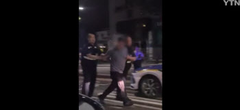 "아내와 이혼이 나 때문이라고"...&apos;아들 총기 살해&apos; 60대 주장