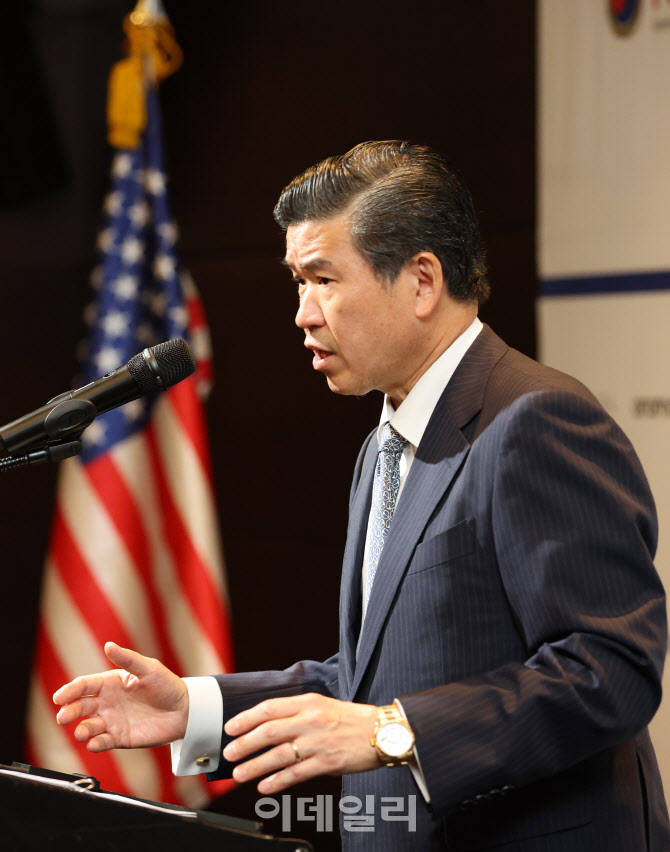 환영사하는 제임스 김 암참 회장                                                                                                                                                                    