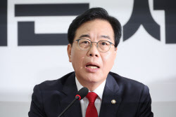 “갑질이 미담?…李, 왜 침묵하나” 송언석, 강선우 지명철회 촉구