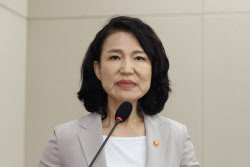 &apos;재난통에 휴가라니&apos;…이진숙 방통위원장 휴가 반려한 李대통령
