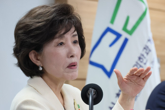 박선영 "총기살해 父 땡큐결핍" 직격