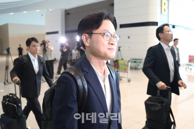 워싱턴으로 출국하는 김정관 장관                                                                                                                                                                   