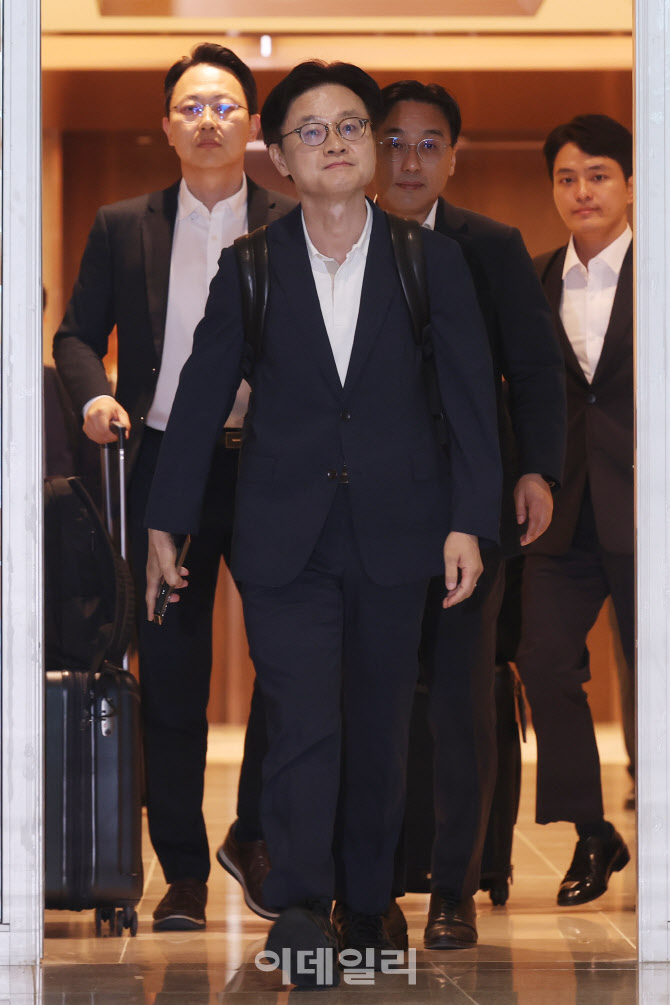 워싱턴으로 출국하는 김정관 산업부 장관                                                                                                                                                            