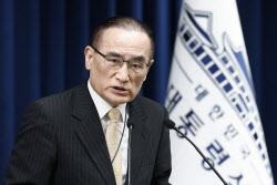 귀국길 오른 위성락 실장…대통령실 “美 행정부 인사 만나 입장 설명”