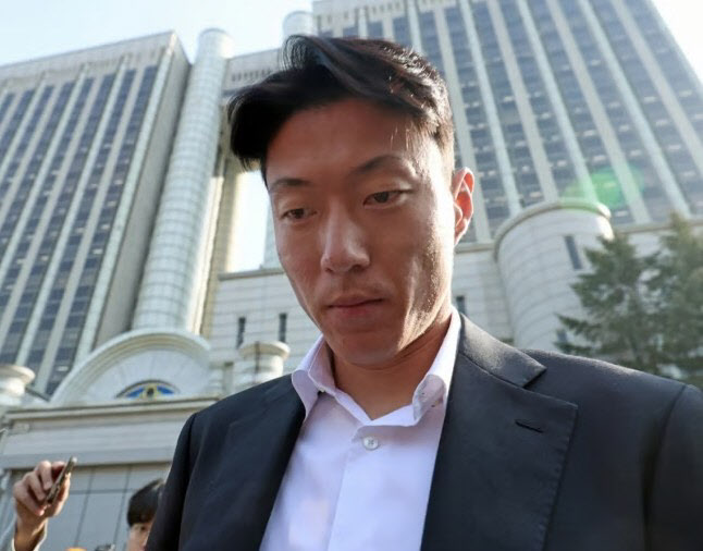 황의조 '경솔' 눈물…2심 징역 4년 구형