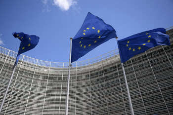 ECB, 금리인하 일단 중단…예금금리 2.00％ 동결(종합)