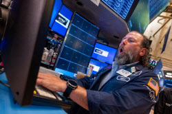 AI 질주에 나스닥·S&P500 또 최고치…트럼프는 파월 때리기[월스트리트in]