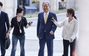 이상민 전 행안장관 내란특검 출석…질문에 묵묵부답
