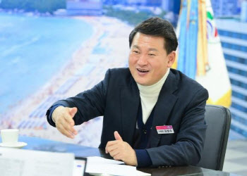 “양양은 불장난하러 가는 곳”…실언 쏟아낸 구청장, 결국