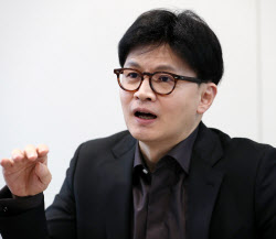 한동훈 “대주주 과세 기준 하향 오히려 소액투자자에 피해”