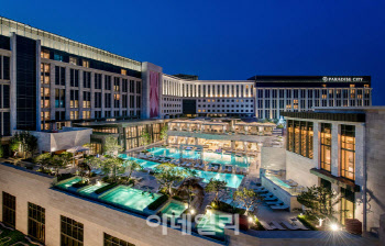 ‘여름휴가에 진심’인 직장인들 70% 어디로 떠날까
