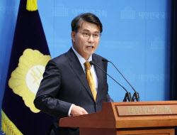 [속보]‘공천개입 의혹’ 윤상현, 김건희 특검 출석