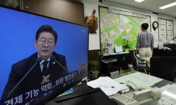 월세 수요, 3년 8개월 만에 최고…강남 월세 매물, 전세 넘기도