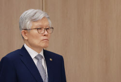 [단독]"北 관계 위해 연방국가 전환"…최동석 인사처장 황당 주장